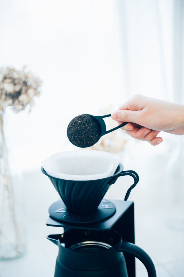 V60 Metal Coffee Dripper 02