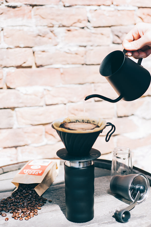 V60 Metal Coffee Dripper 02